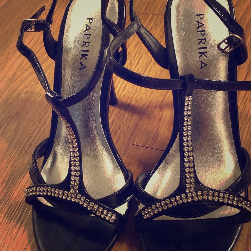 Black heeled sandles
